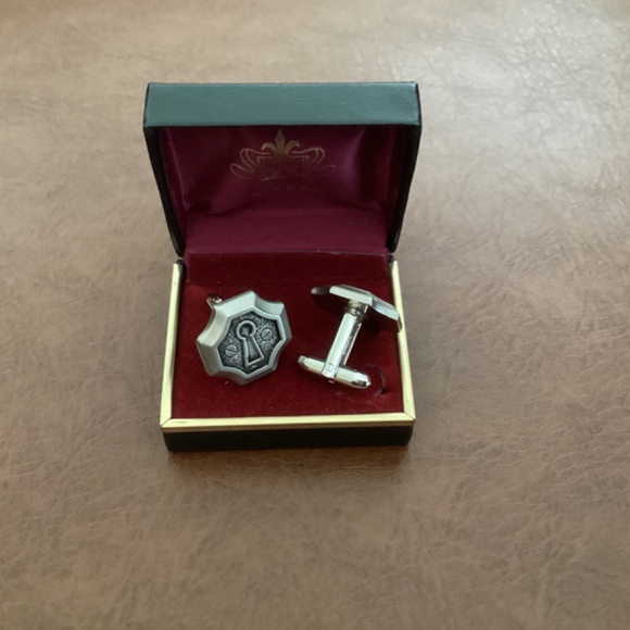 Set of antique style men’s cufflinks, featuring keyhole motif - Picture 2 of 3